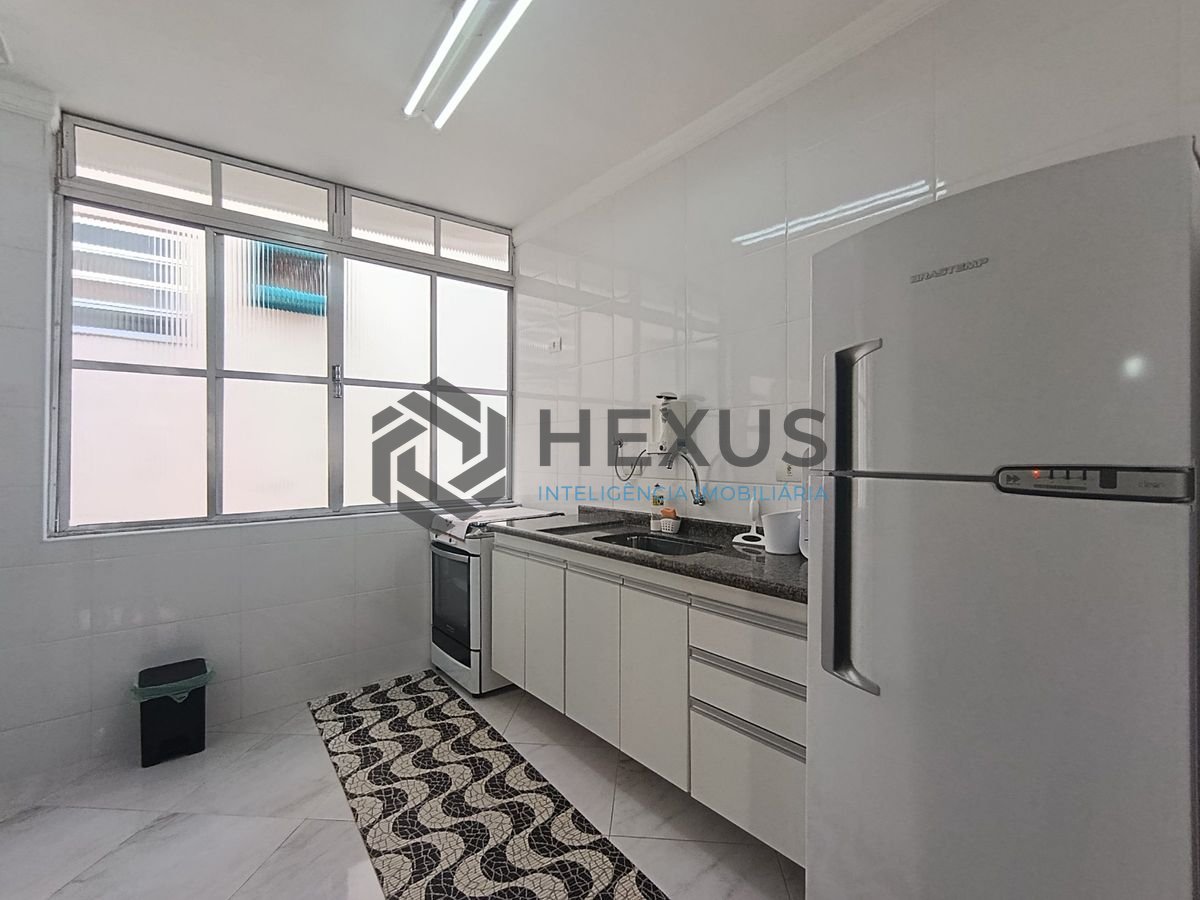 Foto 7 de Apartamento reformado com vista mar a 250m da praia na região da Brunella na Enseada, Guarujá