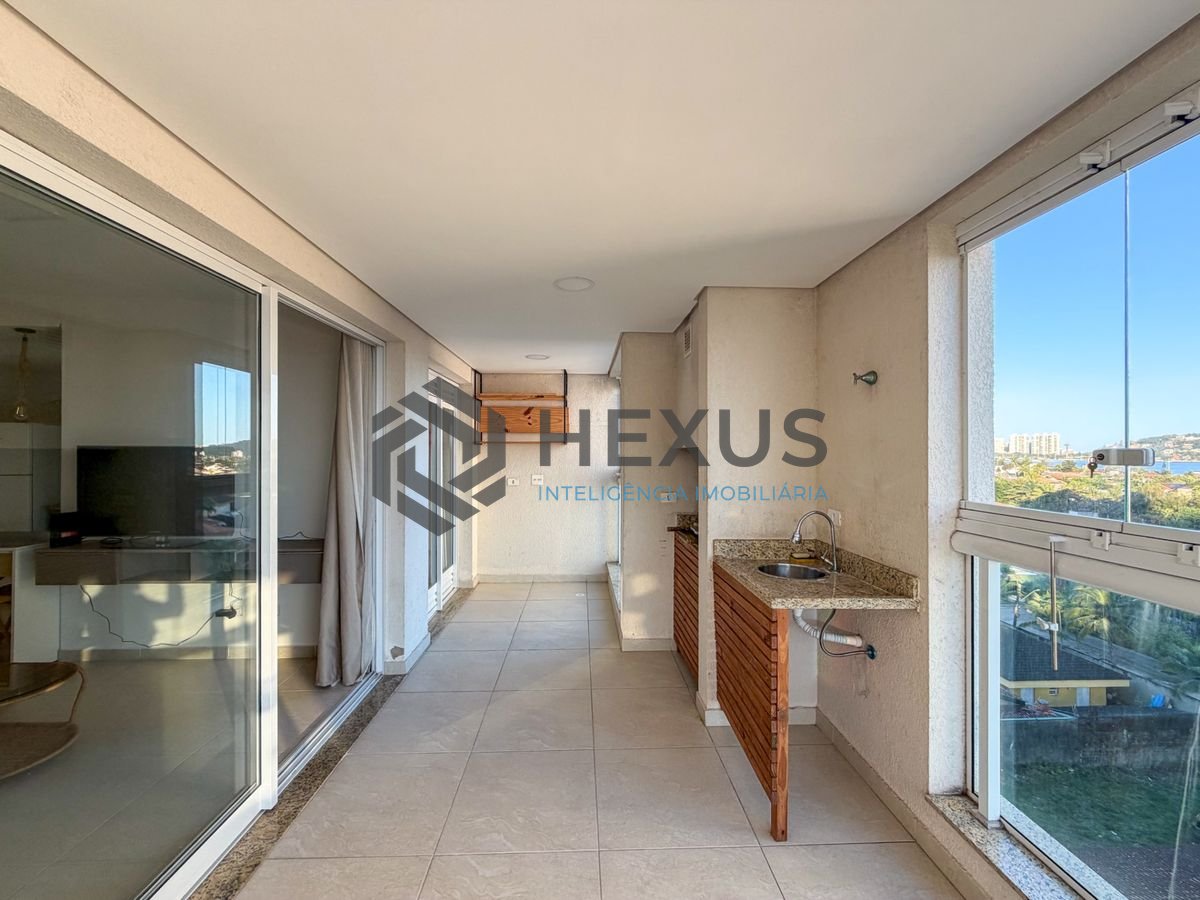 Foto 3 de Apartamento reformado com varanda gourmet vista mar a 400m da praia na região do Jardim Centenário na Enseada, Guarujá