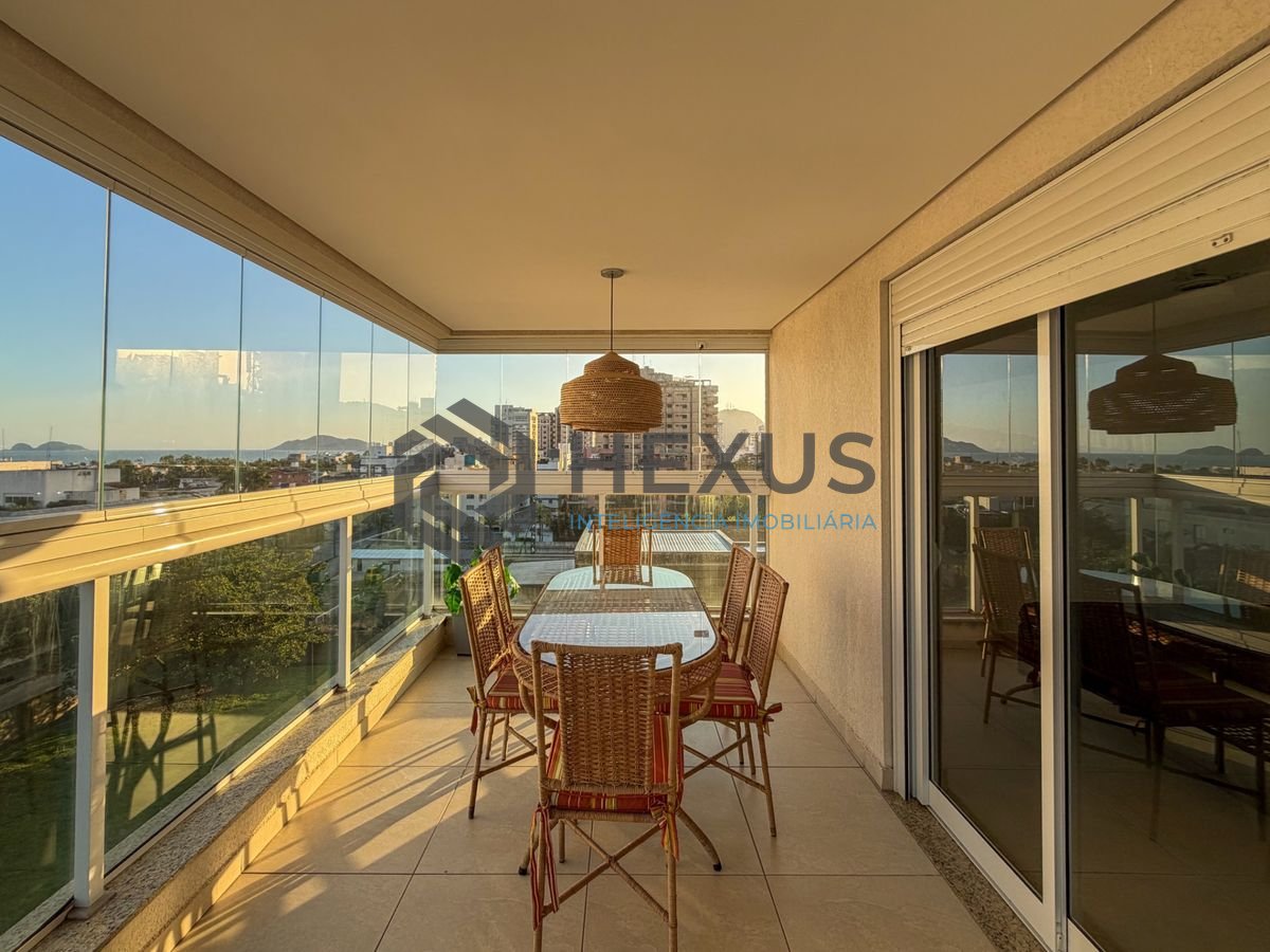 Foto 4 de Apartamento reformado com varanda gourmet vista mar a 400m da praia na região do Jardim Centenário na Enseada, Guarujá
