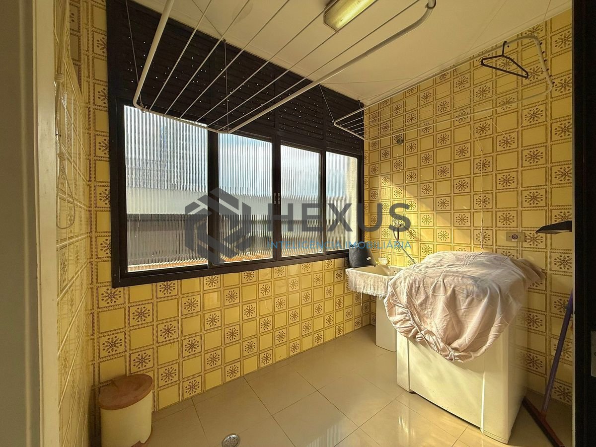 Foto 26 de Apartamento reformado com varanda e lazer a 300m da praia na Enseada, Guarujá