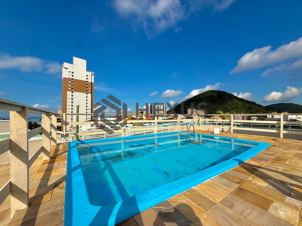 Foto 21 de Apartamento reformado com varanda e lazer a 300m da praia na Enseada, Guarujá