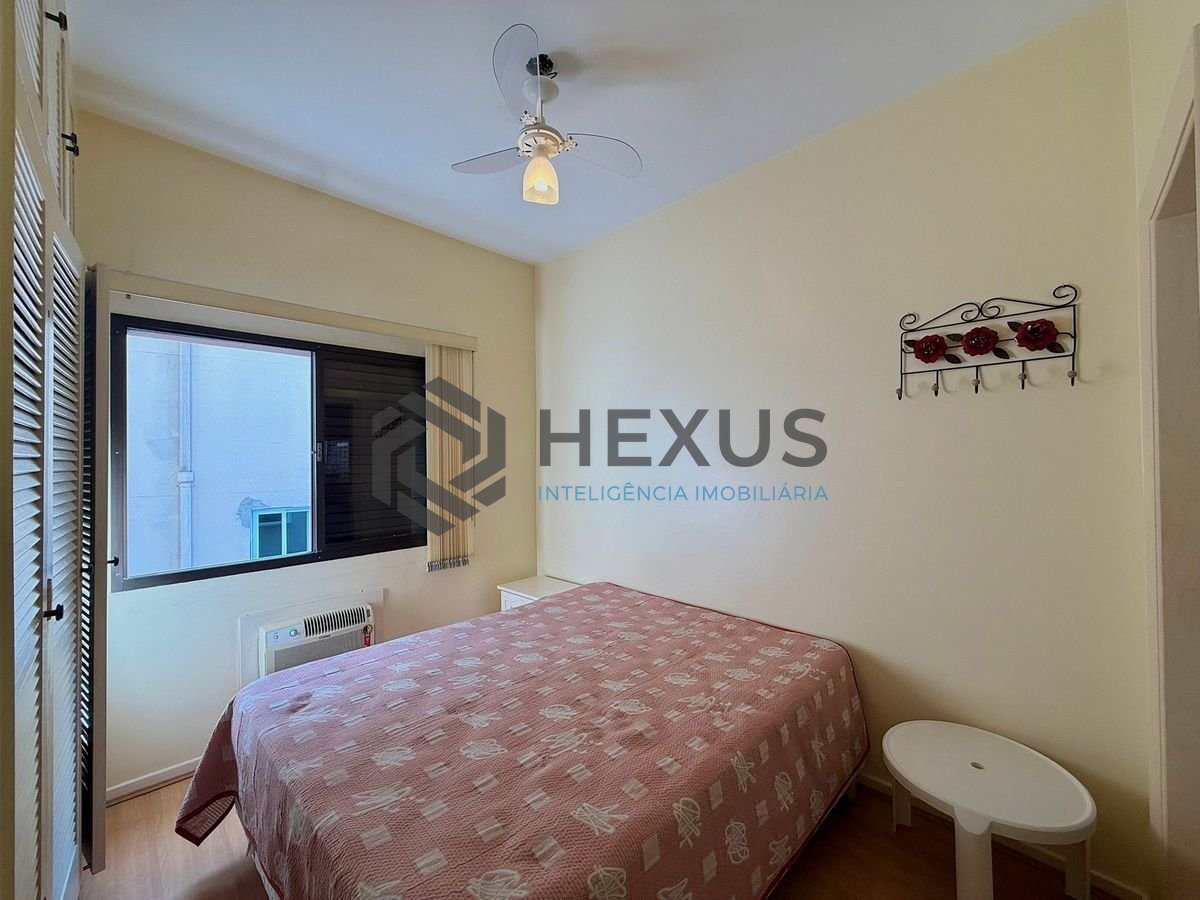 Foto 16 de Apartamento reformado com varanda e lazer a 300m da praia na Enseada, Guarujá