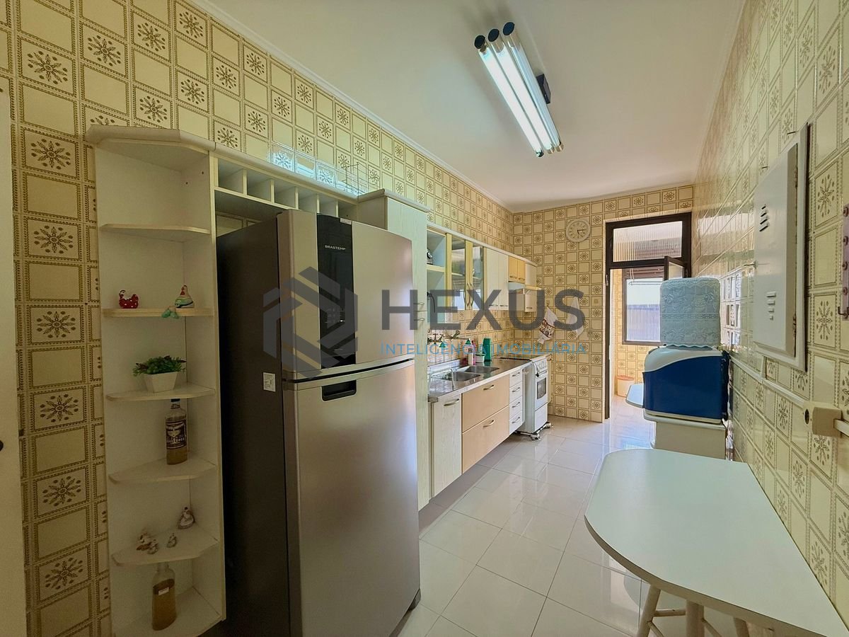 Foto 19 de Apartamento reformado com varanda e lazer a 300m da praia na Enseada, Guarujá