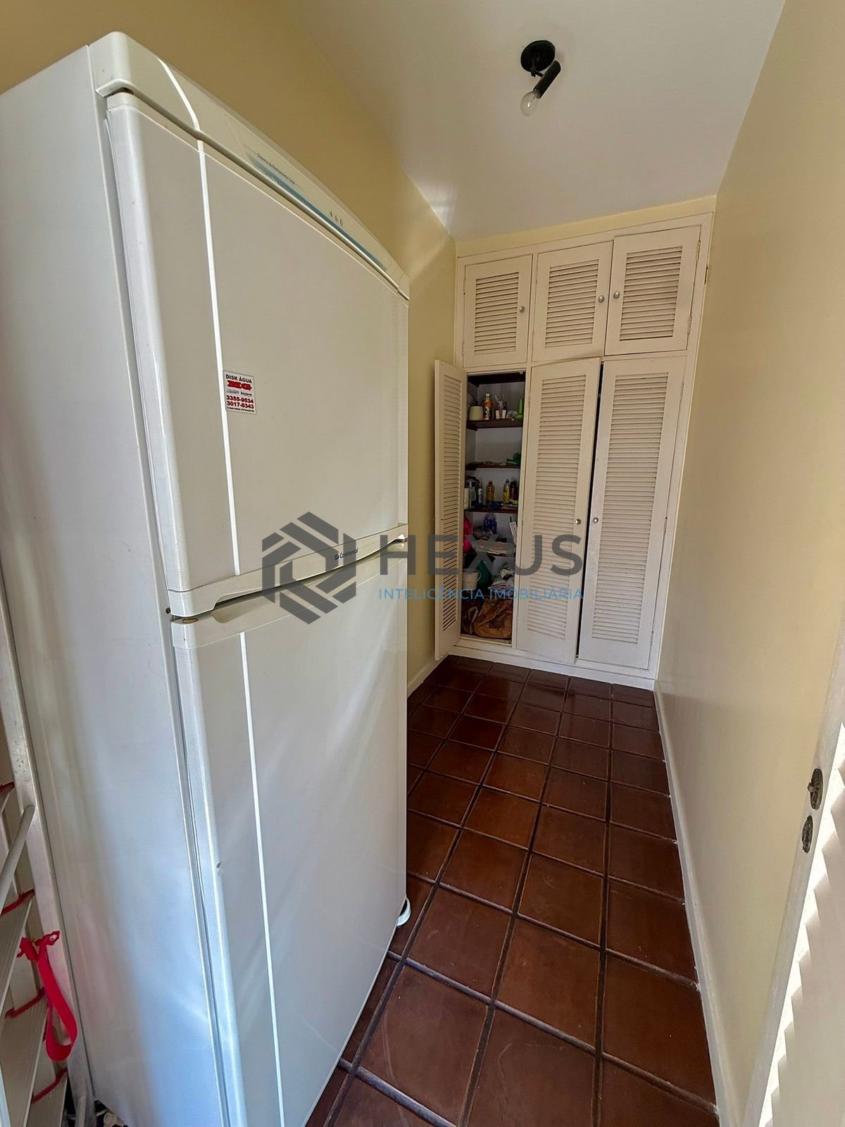Foto 27 de Apartamento reformado com varanda e lazer a 300m da praia na Enseada, Guarujá