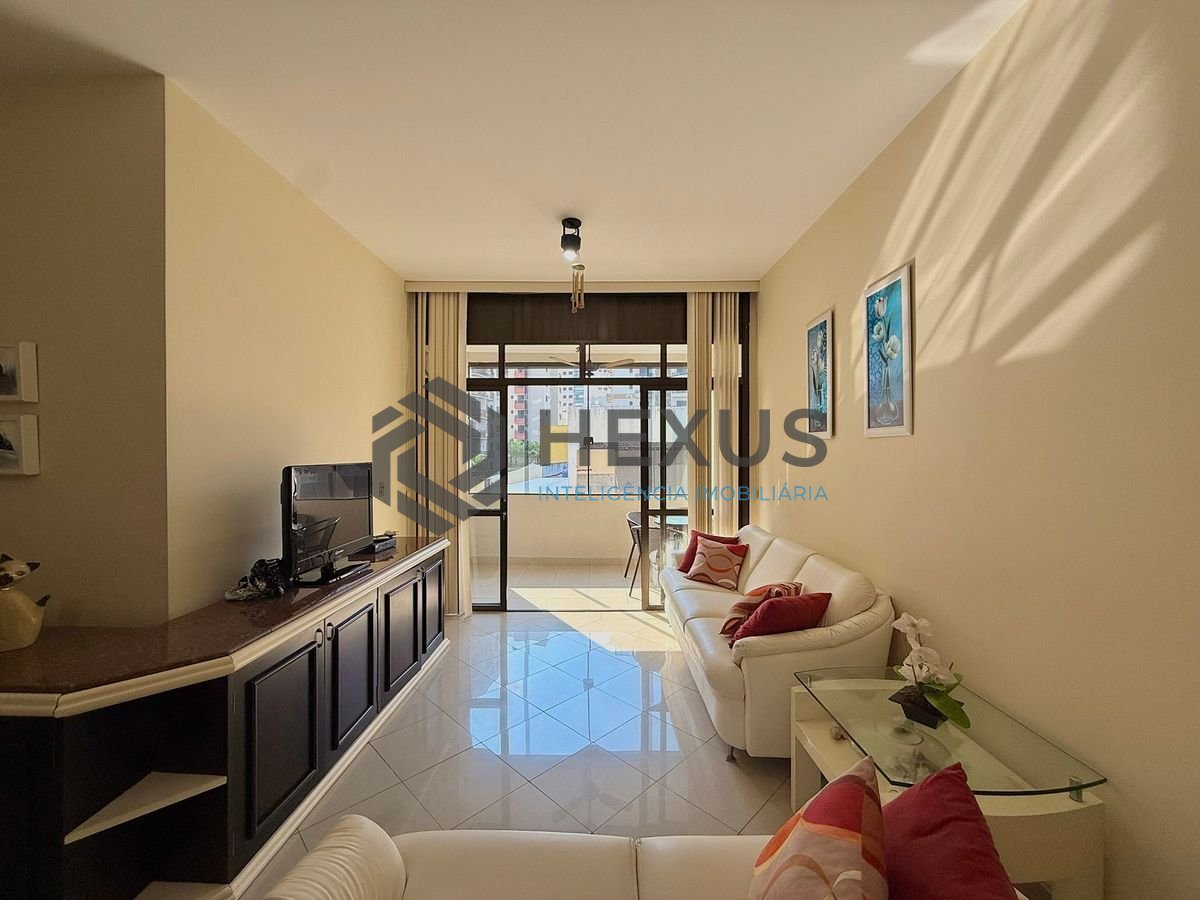 Foto 5 de Apartamento reformado com varanda e lazer a 300m da praia na Enseada, Guarujá