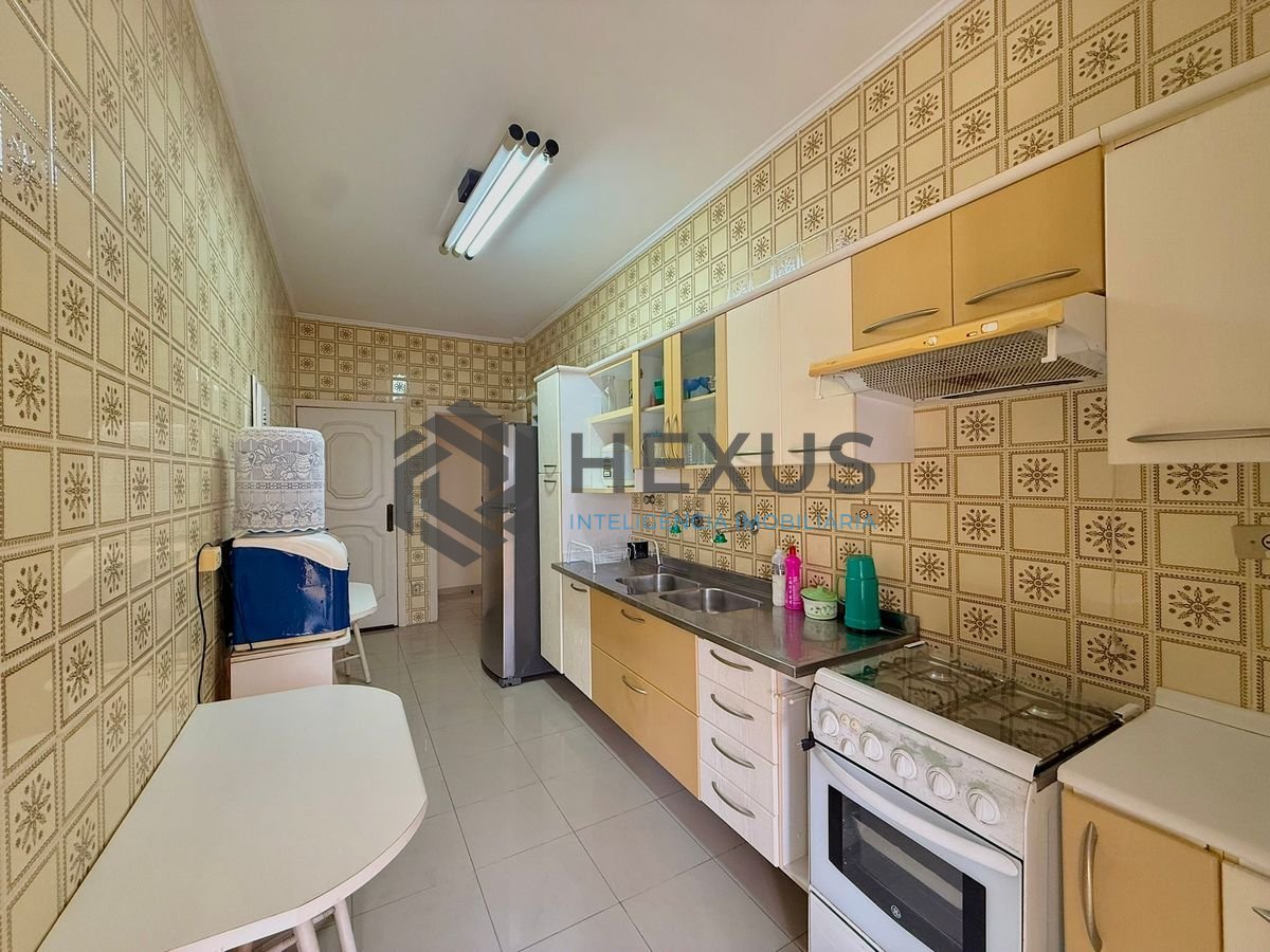 Foto 20 de Apartamento reformado com varanda e lazer a 300m da praia na Enseada, Guarujá