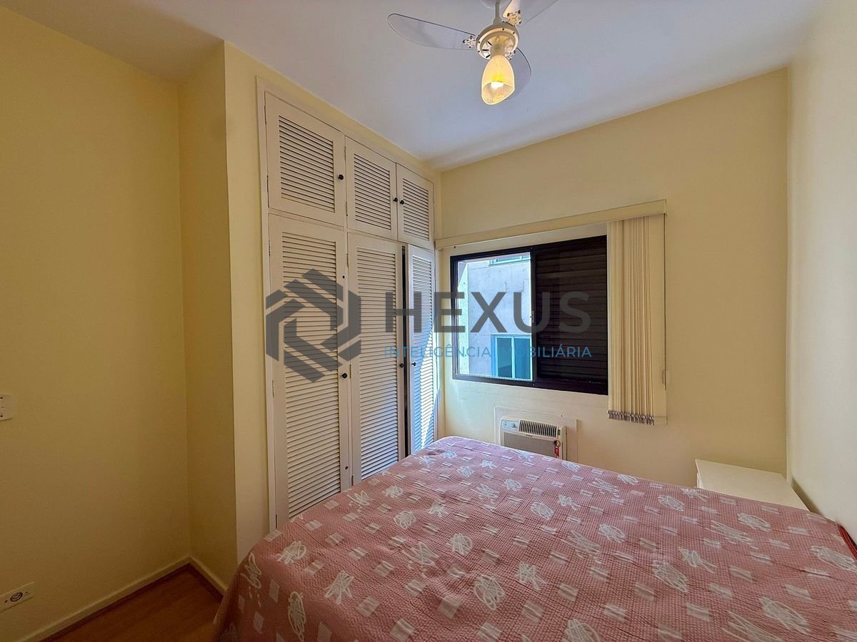 Foto 17 de Apartamento reformado com varanda e lazer a 300m da praia na Enseada, Guarujá