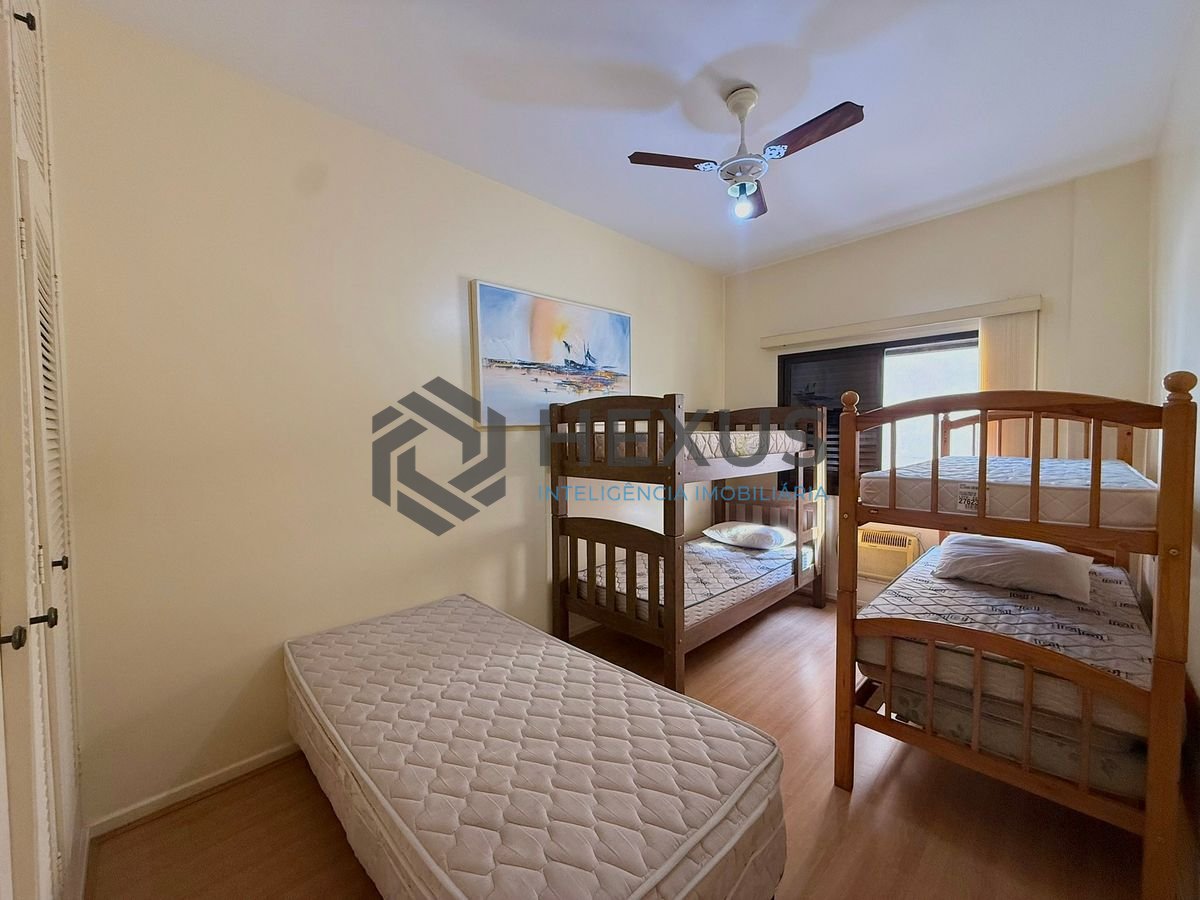 Foto 10 de Apartamento reformado com varanda e lazer a 300m da praia na Enseada, Guarujá