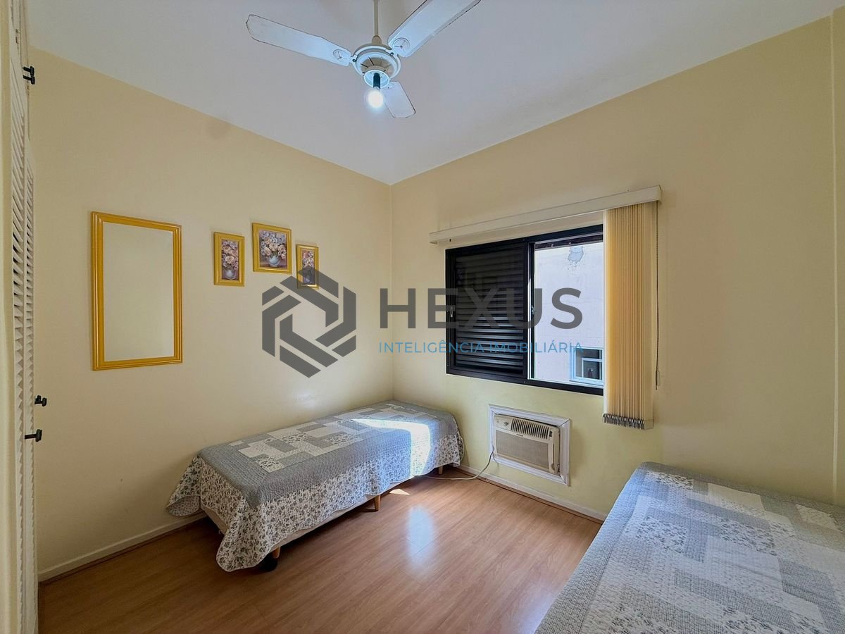 Foto 14 de Apartamento reformado com varanda e lazer a 300m da praia na Enseada, Guarujá