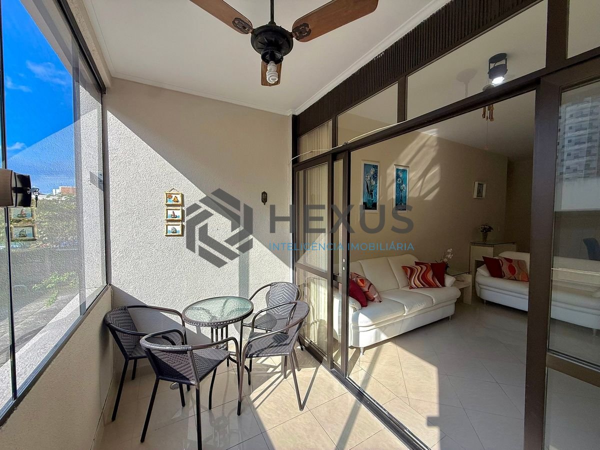 Foto 9 de Apartamento reformado com varanda e lazer a 300m da praia na Enseada, Guarujá