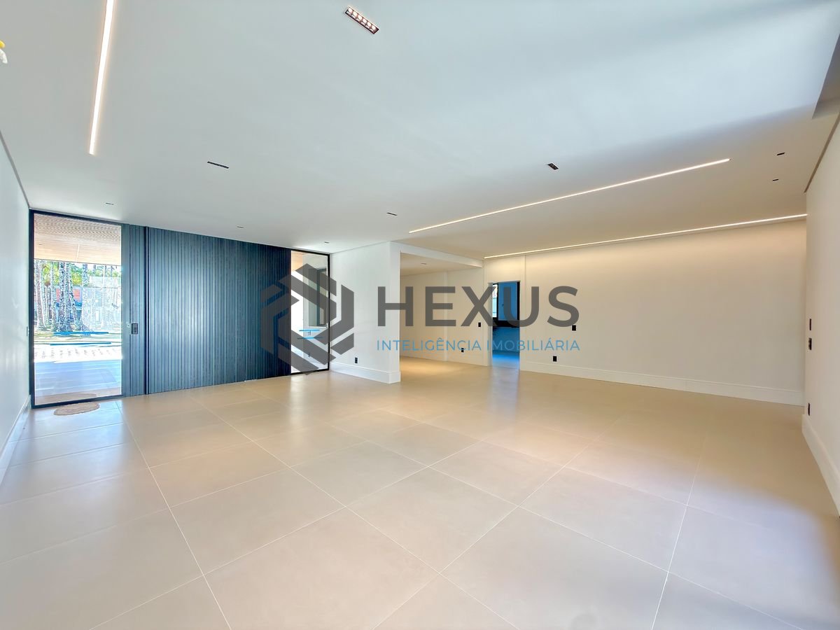 Foto 9 de Casa reformada com piscina e área gourmet no Jardim Acapulco, Guarujá