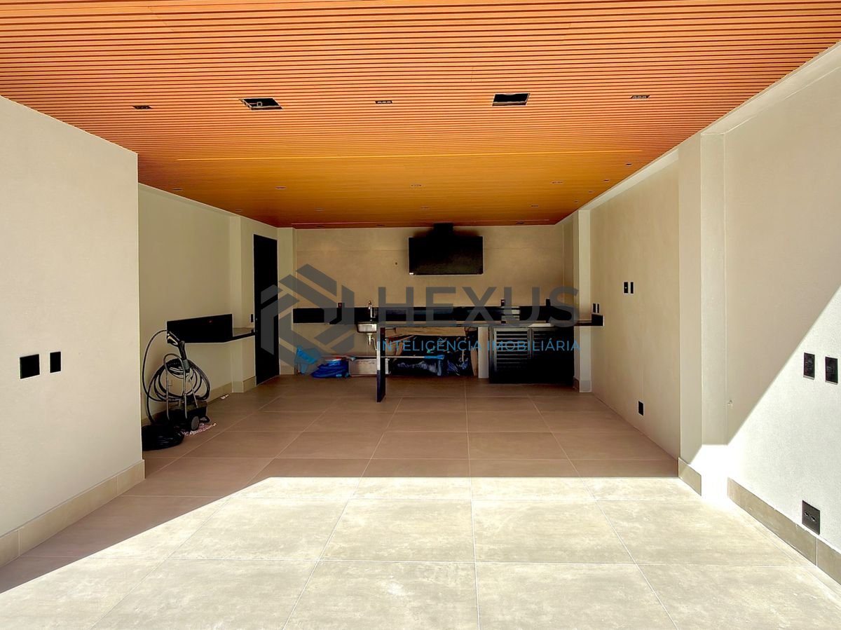 Foto 5 de Casa reformada com piscina e área gourmet no Jardim Acapulco, Guarujá