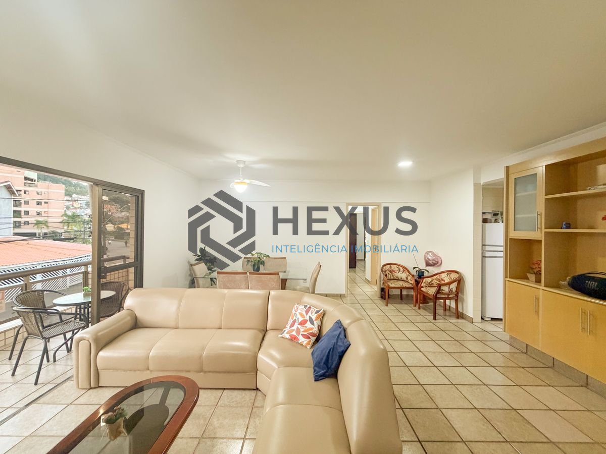 Foto 6 de Apartamento reformado com varanda na região do Jardim Três Marias na Enseada, Guarujá