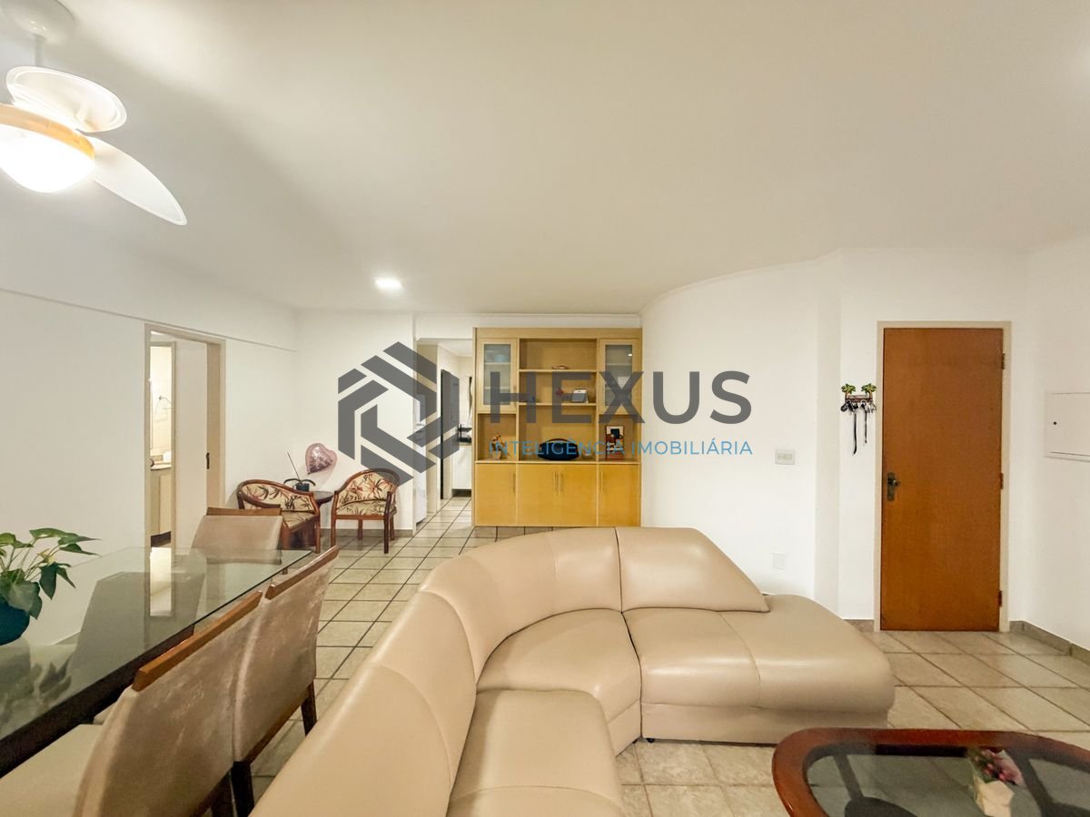 Foto 7 de Apartamento reformado com varanda na região do Jardim Três Marias na Enseada, Guarujá
