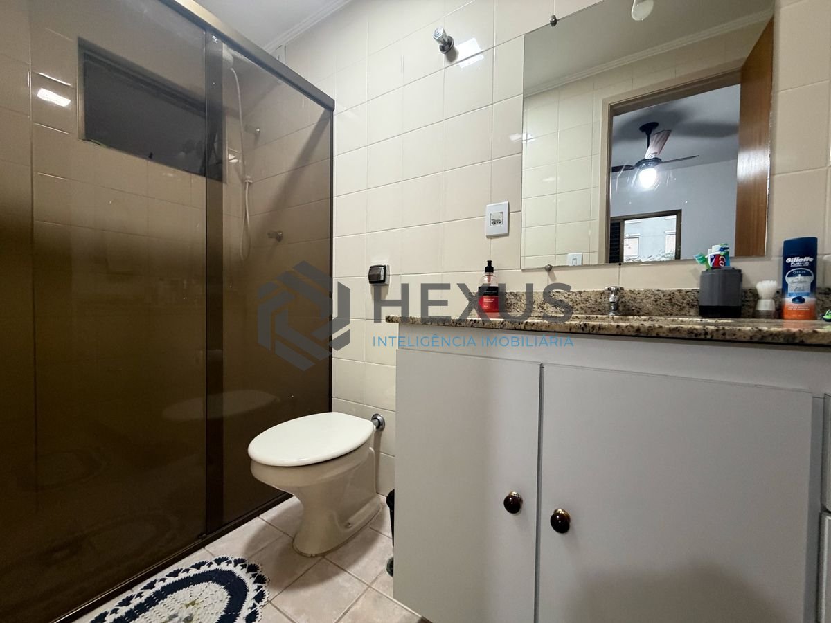 Foto 20 de Apartamento reformado com varanda na região do Jardim Três Marias na Enseada, Guarujá