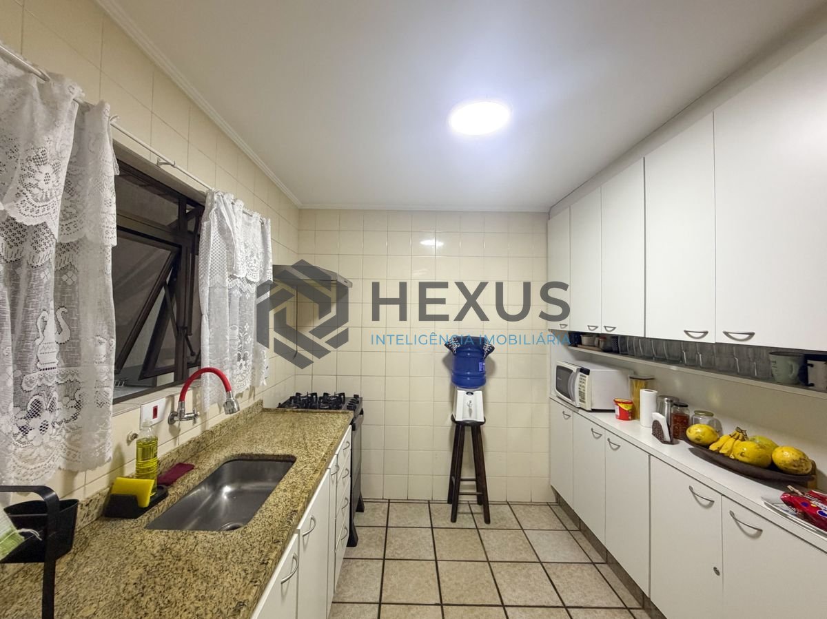 Foto 30 de Apartamento reformado com varanda na região do Jardim Três Marias na Enseada, Guarujá