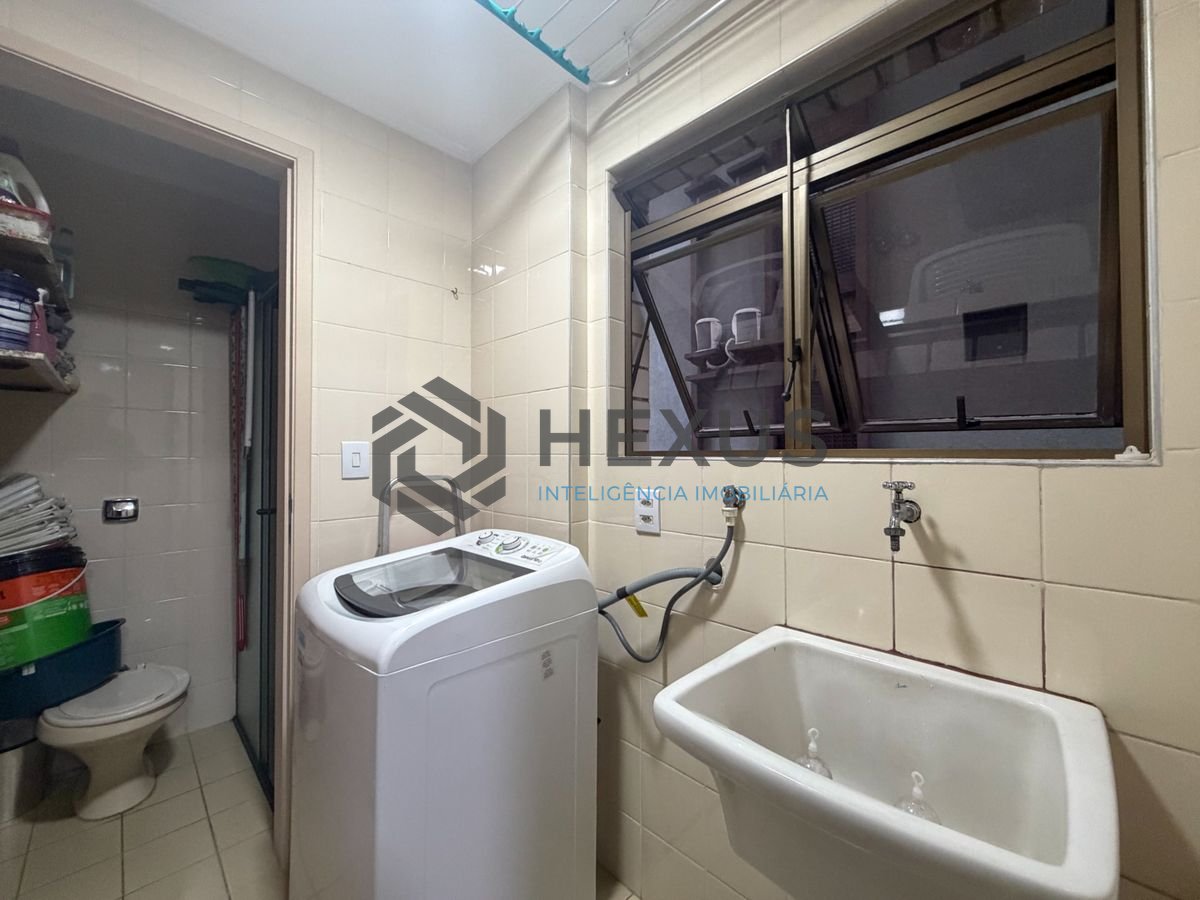 Foto 35 de Apartamento reformado com varanda na região do Jardim Três Marias na Enseada, Guarujá