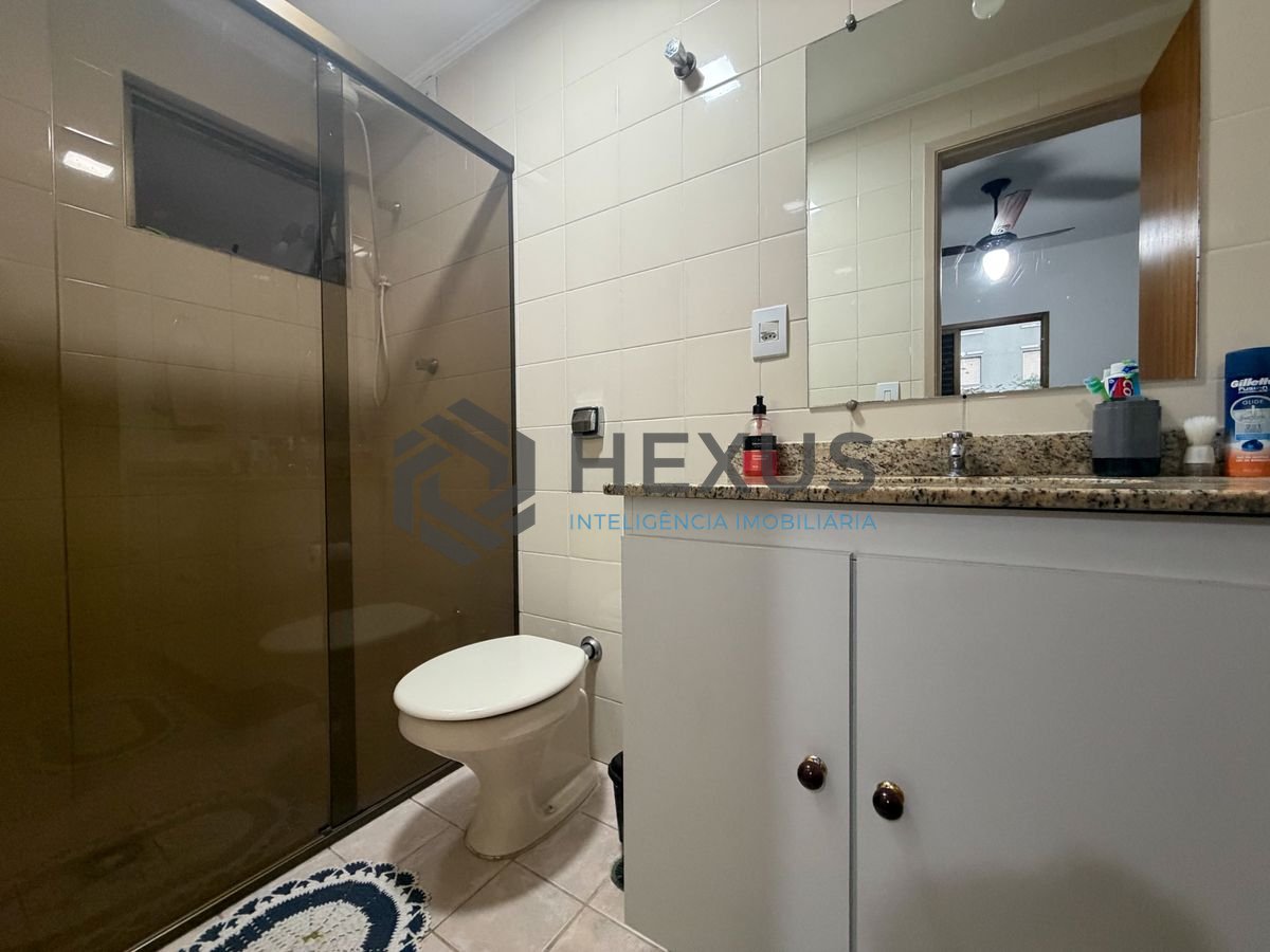 Foto 21 de Apartamento reformado com varanda na região do Jardim Três Marias na Enseada, Guarujá