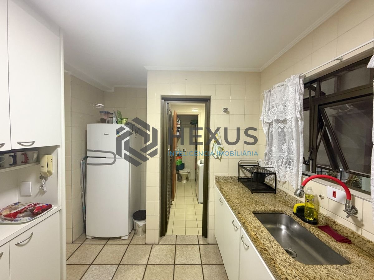 Foto 31 de Apartamento reformado com varanda na região do Jardim Três Marias na Enseada, Guarujá