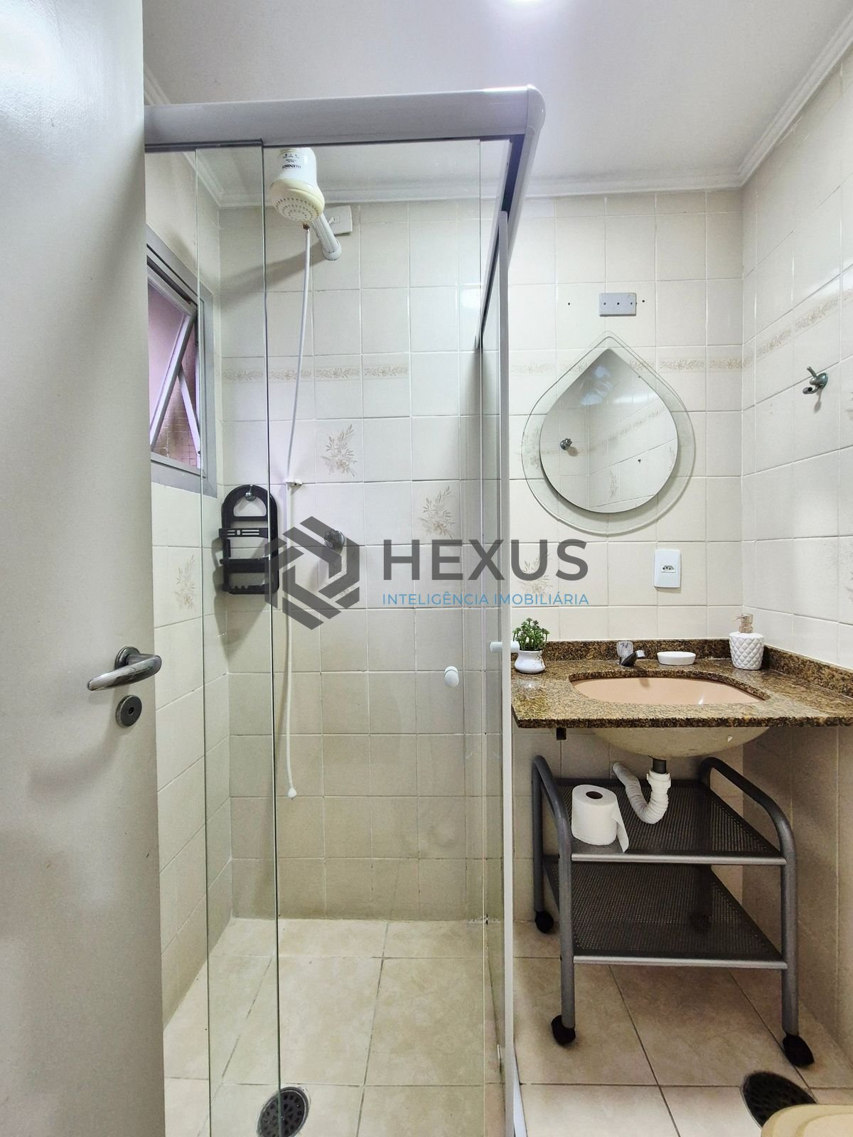Foto 10 de Apartamento com varanda nas Pitangueiras, Guarujá