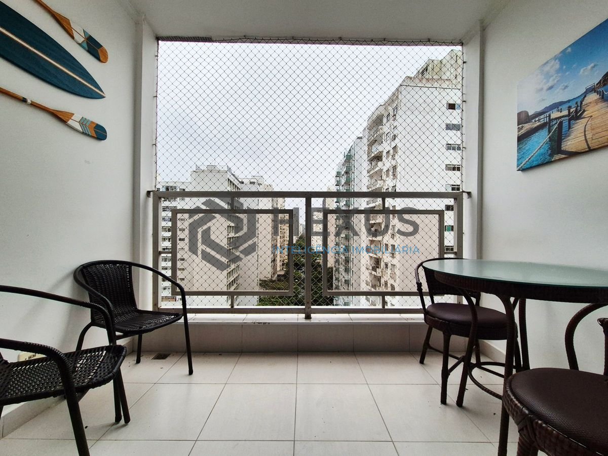 Foto 24 de Apartamento com varanda nas Pitangueiras, Guarujá