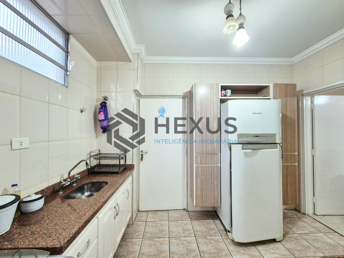 Foto 19 de Apartamento com varanda a 1 quadra da praia nas Pitangueiras, Guarujá