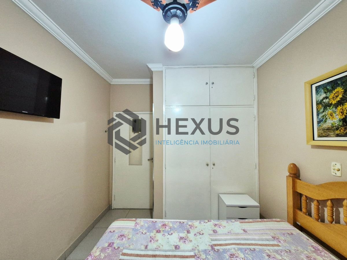 Foto 11 de Apartamento com varanda a 1 quadra da praia nas Pitangueiras, Guarujá