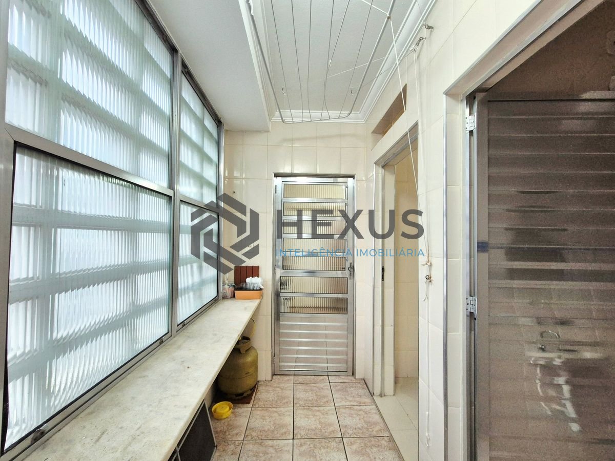 Foto 23 de Apartamento com varanda a 1 quadra da praia nas Pitangueiras, Guarujá