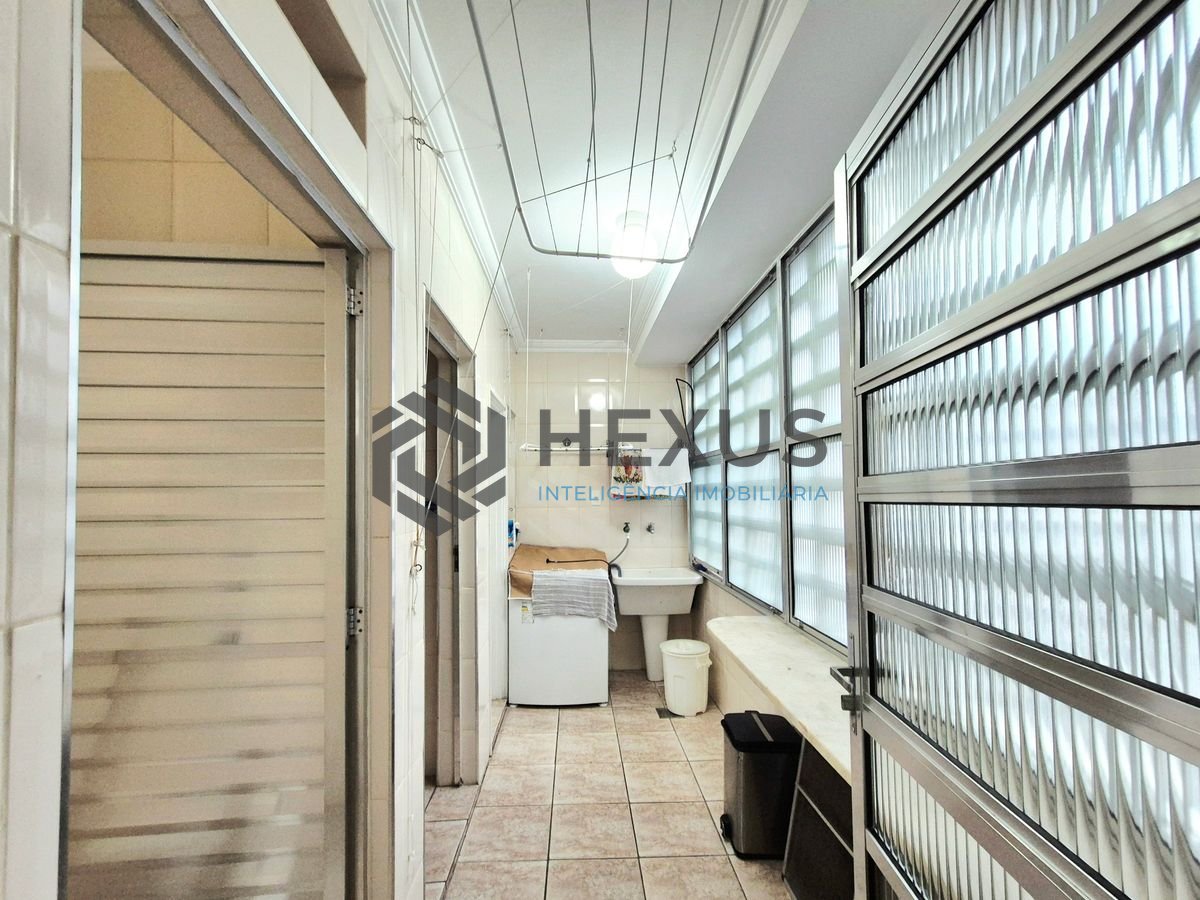 Foto 22 de Apartamento com varanda a 1 quadra da praia nas Pitangueiras, Guarujá