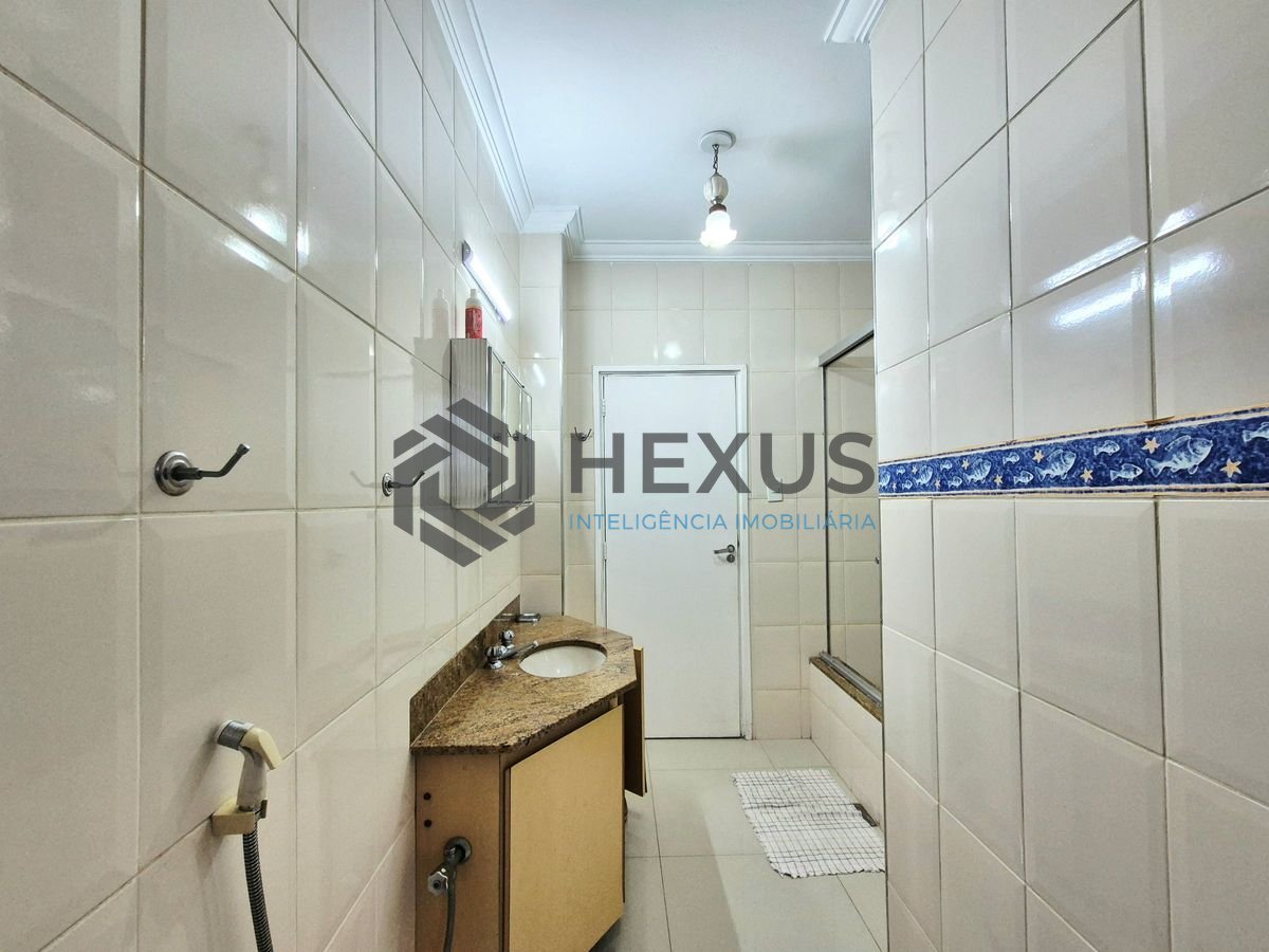 Foto 17 de Apartamento com varanda a 1 quadra da praia nas Pitangueiras, Guarujá