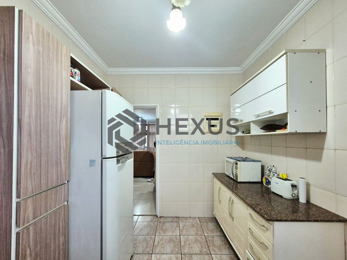 Foto 20 de Apartamento com varanda a 1 quadra da praia nas Pitangueiras, Guarujá