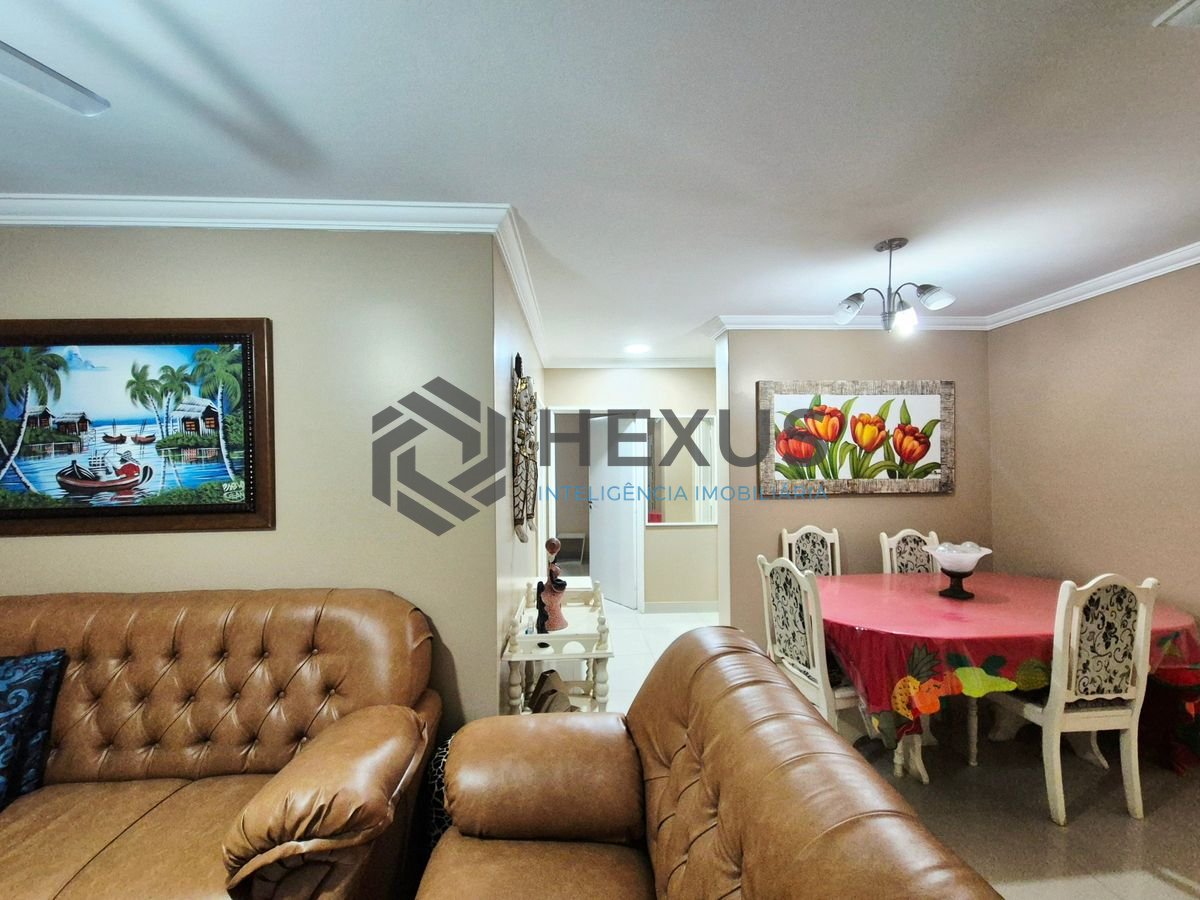 Foto 5 de Apartamento com varanda a 1 quadra da praia nas Pitangueiras, Guarujá