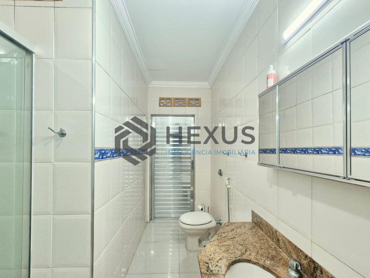 Foto 16 de Apartamento com varanda a 1 quadra da praia nas Pitangueiras, Guarujá