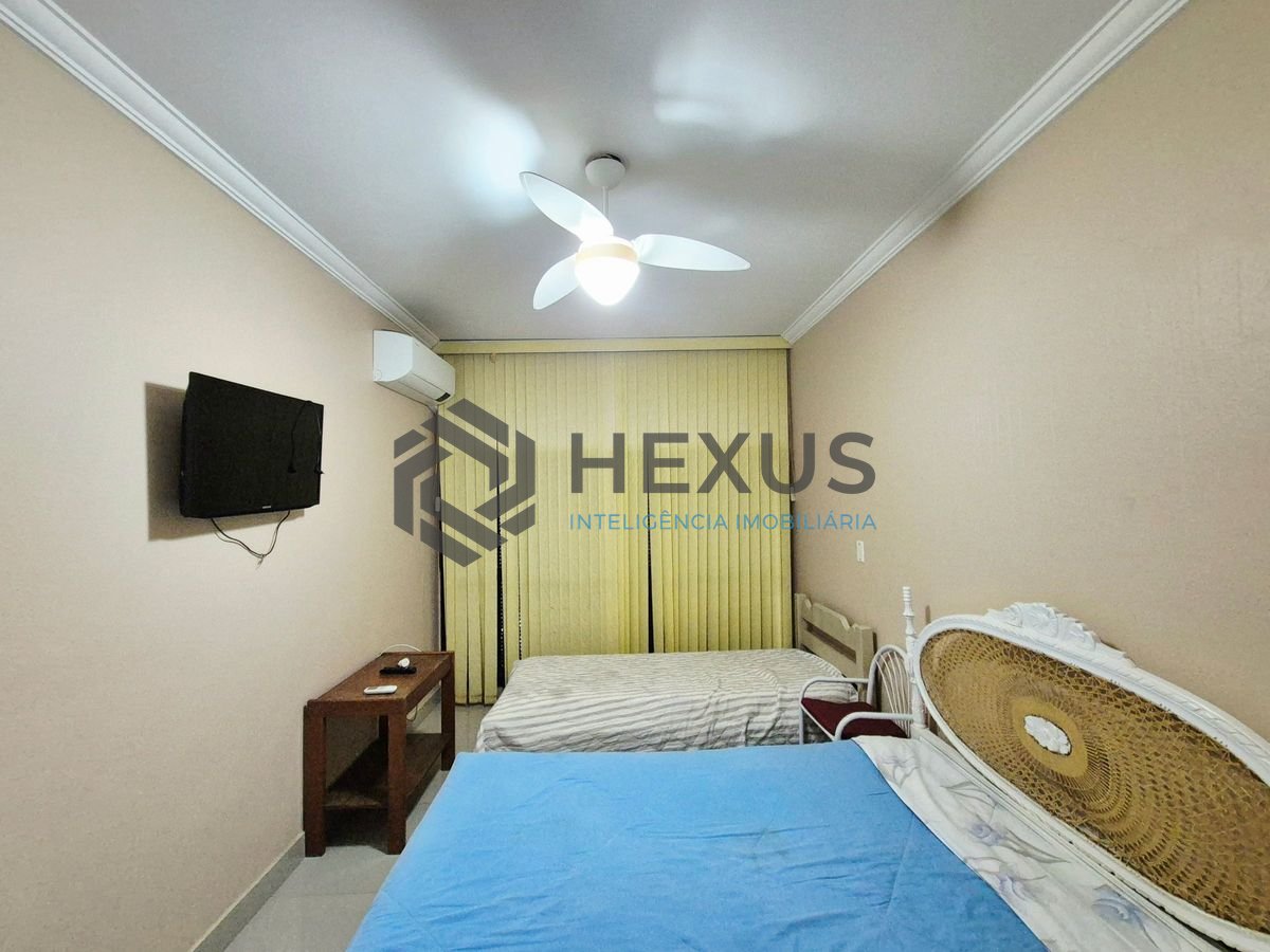 Foto 12 de Apartamento com varanda a 1 quadra da praia nas Pitangueiras, Guarujá
