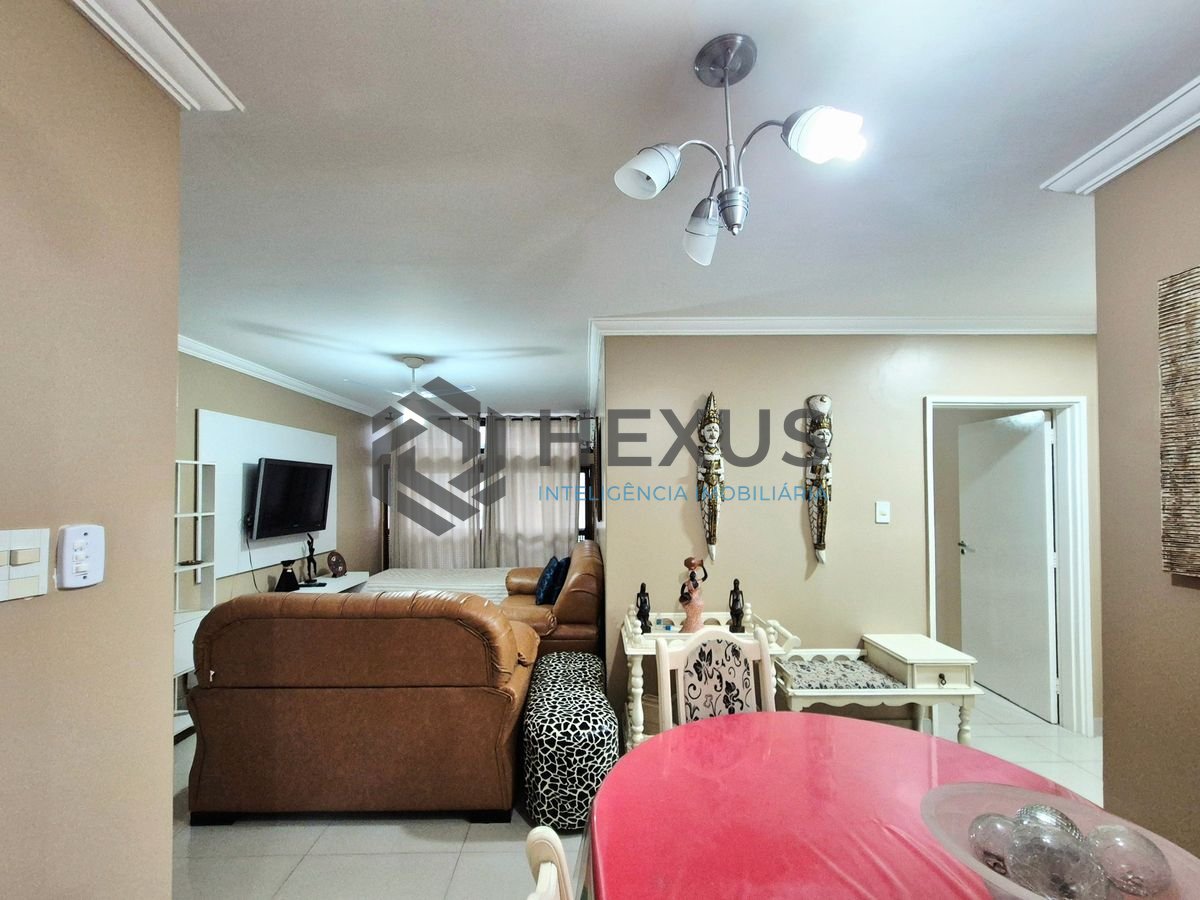 Foto 3 de Apartamento com varanda a 1 quadra da praia nas Pitangueiras, Guarujá