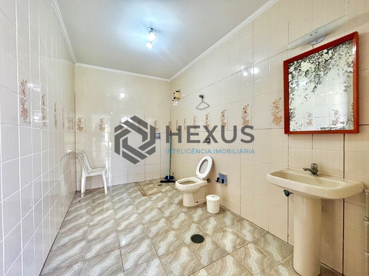Foto 10 de Casa reformada com piscina e área gourmet no Jardim Acapulco, Guarujá