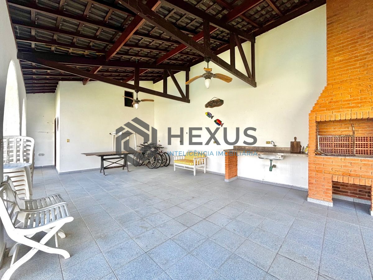 Foto 8 de Casa reformada com piscina e área gourmet no Jardim Acapulco, Guarujá