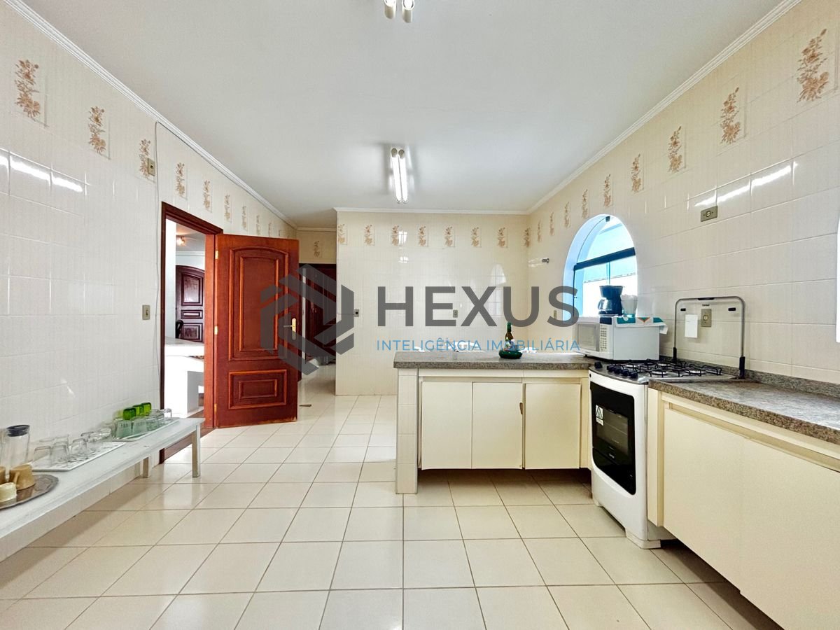 Foto 19 de Casa reformada com piscina e área gourmet no Jardim Acapulco, Guarujá
