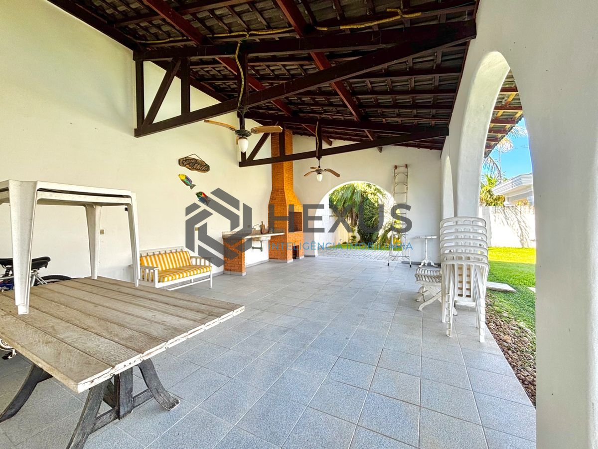 Foto 9 de Casa reformada com piscina e área gourmet no Jardim Acapulco, Guarujá