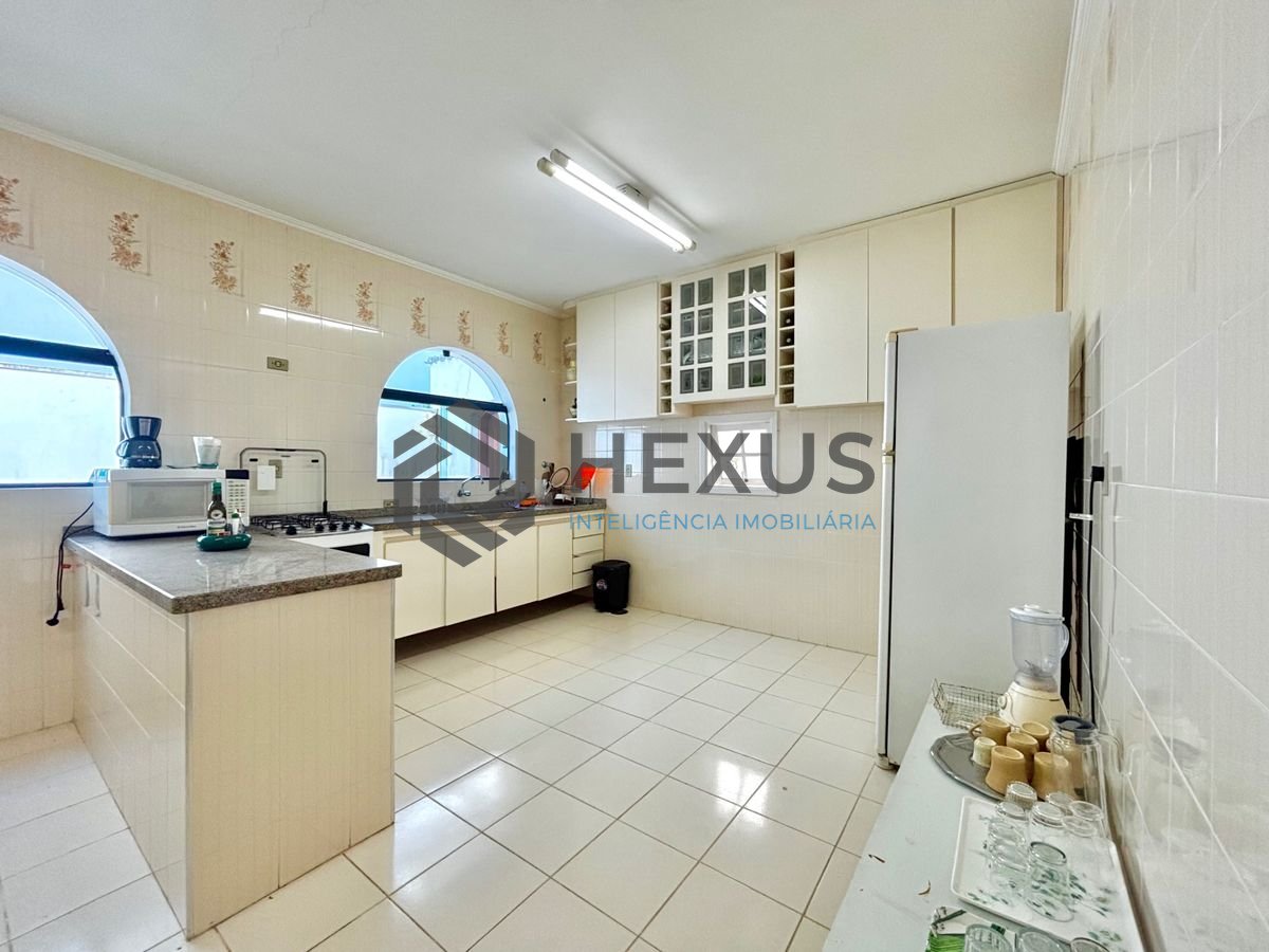 Foto 20 de Casa reformada com piscina e área gourmet no Jardim Acapulco, Guarujá