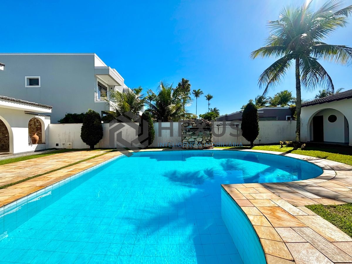 Foto 13 de Casa reformada com piscina e área gourmet no Jardim Acapulco, Guarujá