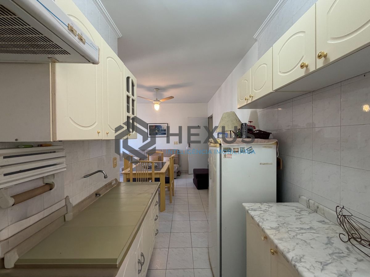 Foto 12 de Apartamento com varanda e lazer a 500m da praia na Enseada, Guarujá