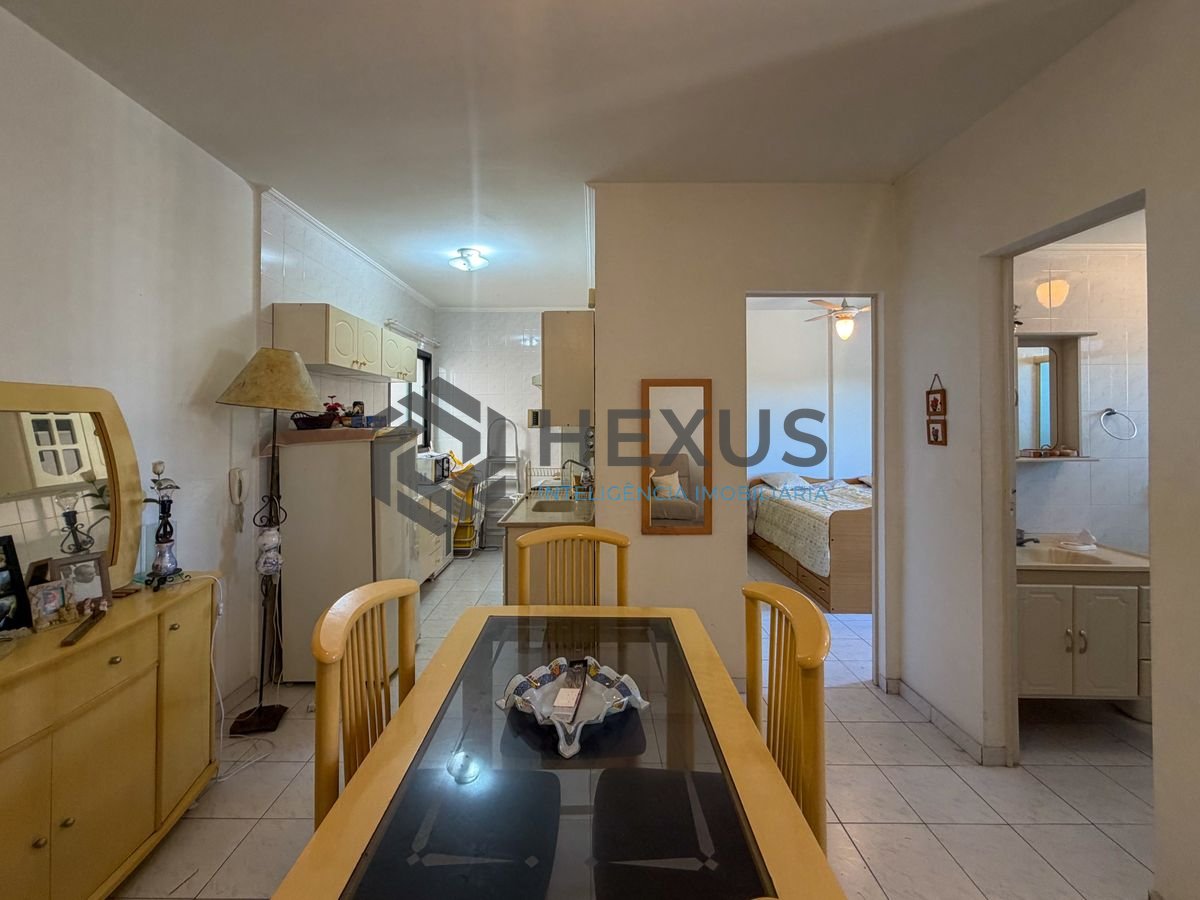 Foto 5 de Apartamento com varanda e lazer a 500m da praia na Enseada, Guarujá