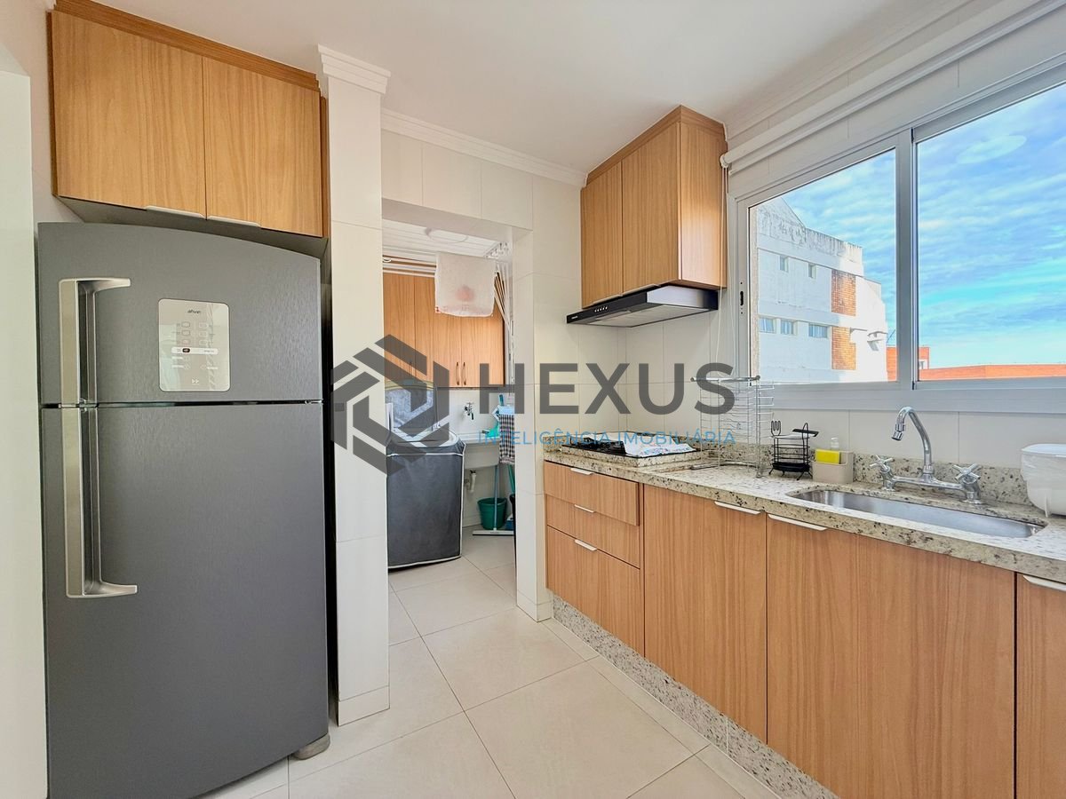 Foto 17 de Apartamento reformado com varanda e lazer a 250m da praia na região da Brunela na Enseada, Guarujá