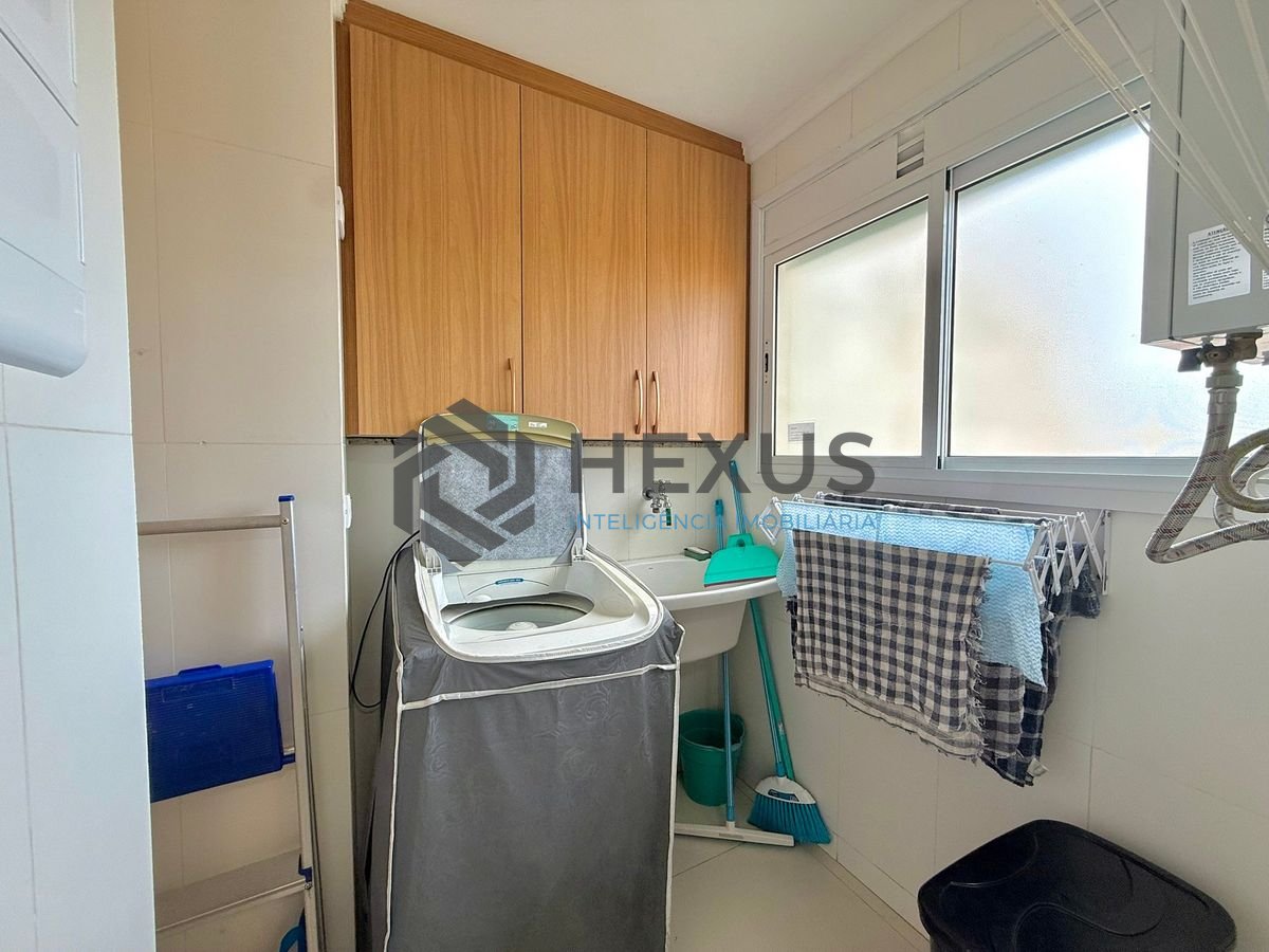 Foto 33 de Apartamento reformado com varanda e lazer a 250m da praia na região da Brunela na Enseada, Guarujá