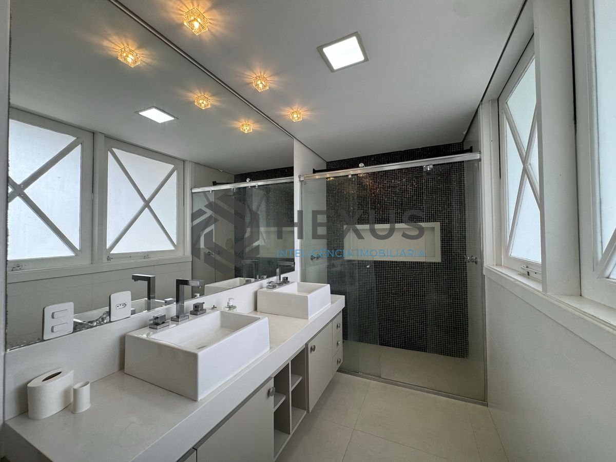 Foto 58 de Casa reformada com piscina e área gourmet no Jardim Pernambuco I, Guarujá