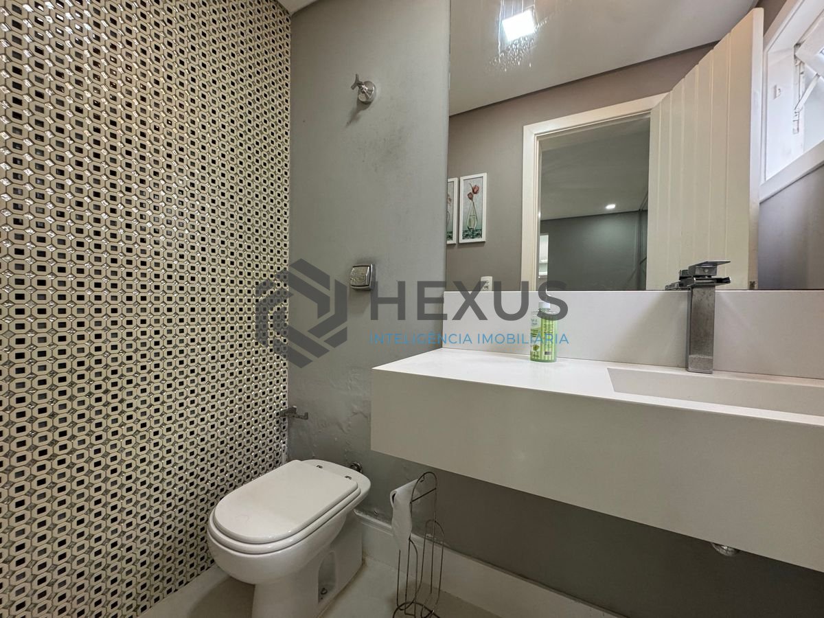 Foto 11 de Casa reformada com piscina e área gourmet no Jardim Pernambuco I, Guarujá
