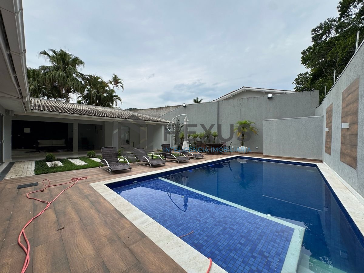 Foto 26 de Casa reformada com piscina e área gourmet no Jardim Pernambuco I, Guarujá