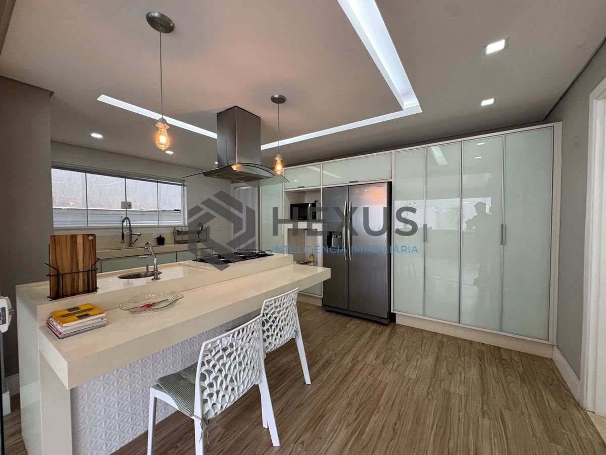 Foto 17 de Casa reformada com piscina e área gourmet no Jardim Pernambuco I, Guarujá