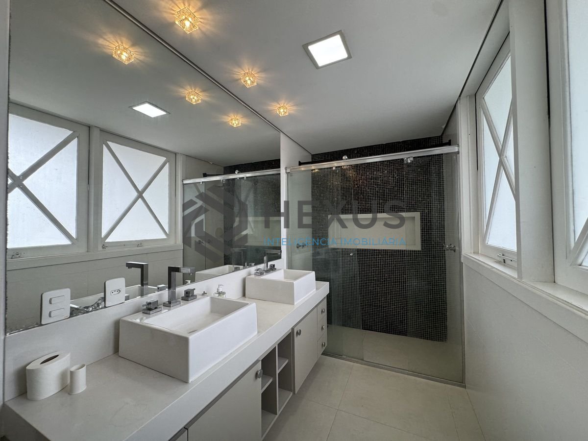 Foto 63 de Casa reformada com piscina e área gourmet no Jardim Pernambuco I, Guarujá